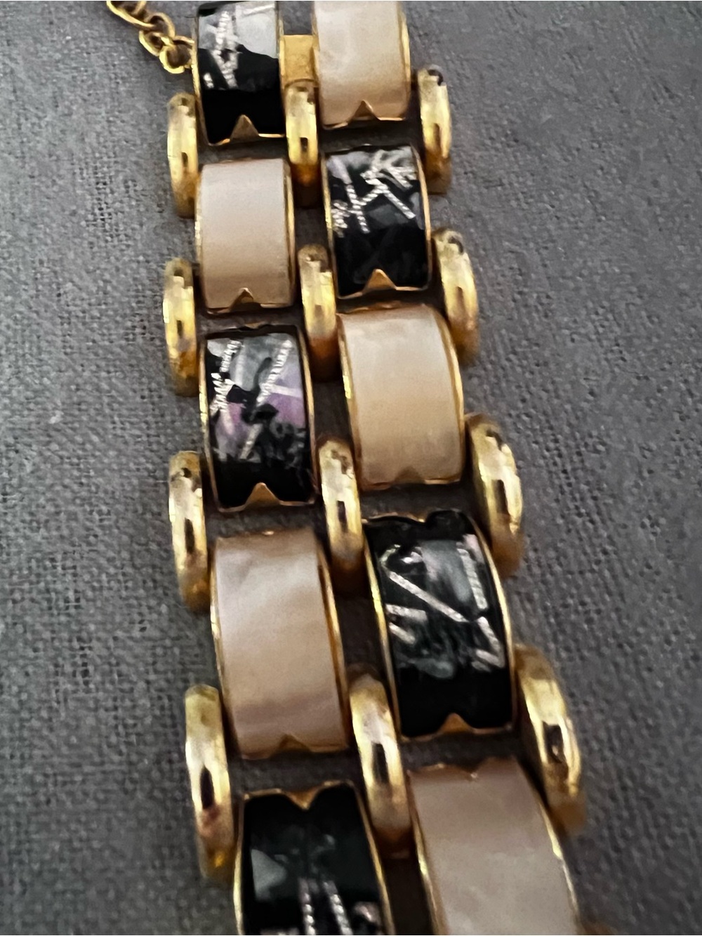 Gold-Tone Bracelet with Black and Cream mother-of-pearl Links - Picture 2 of 11